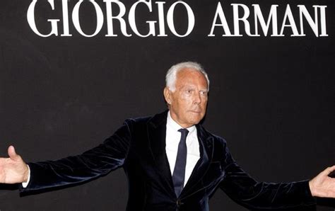 armani necesita mas publicidad en que ya no utiliza pieles|¡Qué gran noticia!: Armani dejará de usar pieles para sus diseños.